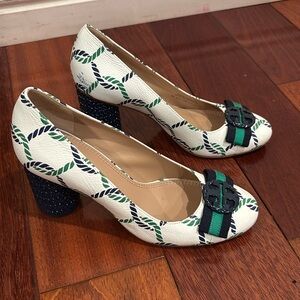 Tory Burch White Green Pump with Tory buckle size 7